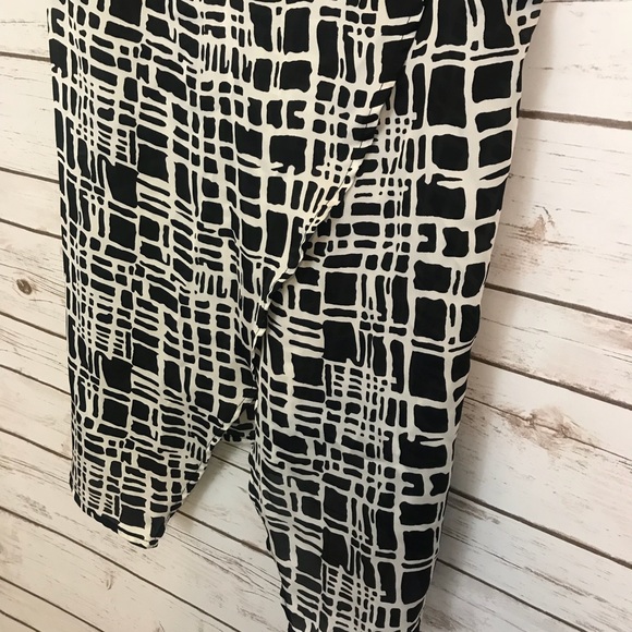 Bobeau Flowy Tank with Open Back - Picture 5 of 5